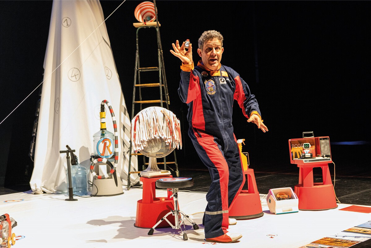 KOPIE Het Ministerie van Onverrichter Zake Raketje Moon Saris 2